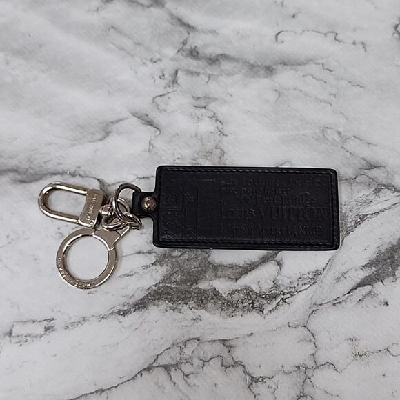 Authentic Louis Vuitton Porte Cle Fortune Black Leather Key Chain - Picture 2 of 8